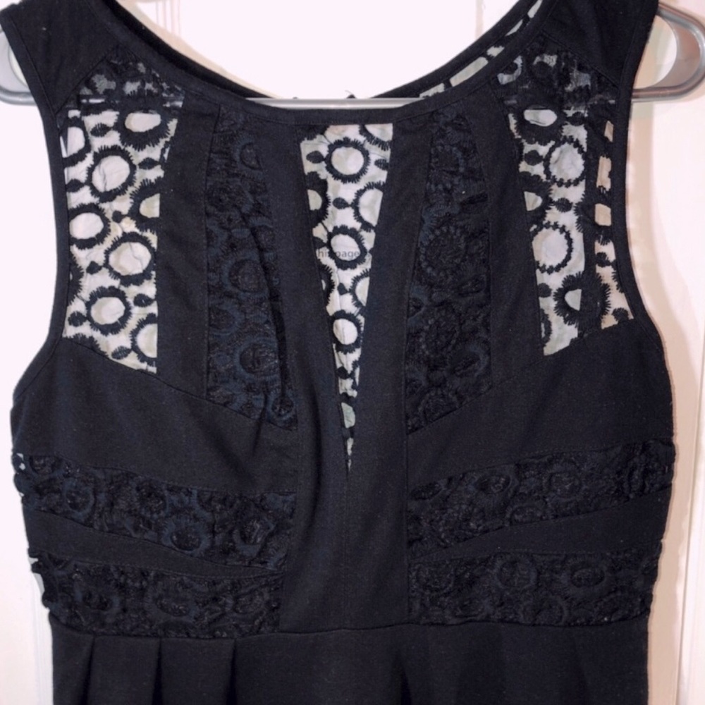 [STRIKING] BNWOT Lace Cut-out LBD Dress